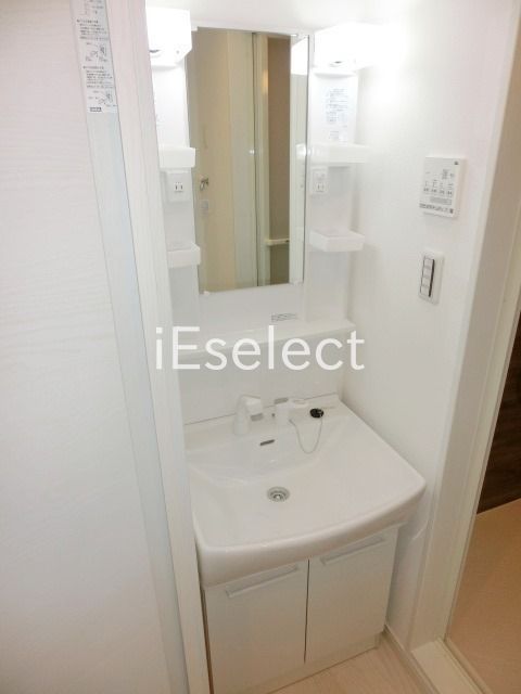 洗面設備　便利な洗髪洗面化粧台です。