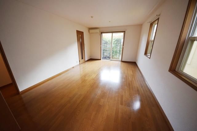 居室・リビング　★駐車場あり★アップライトピアノ相談★