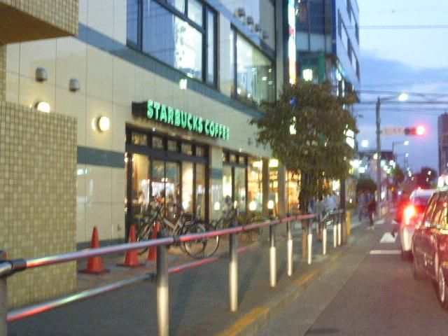 飲食店　スターバックス（飲食店）まで800m