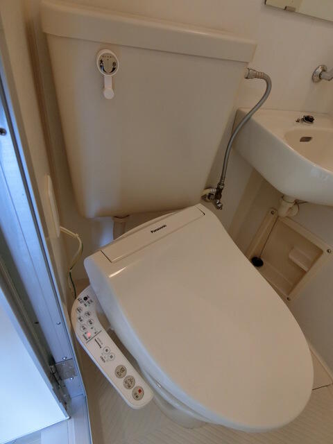 トイレ　※別部屋の参考写真になります。