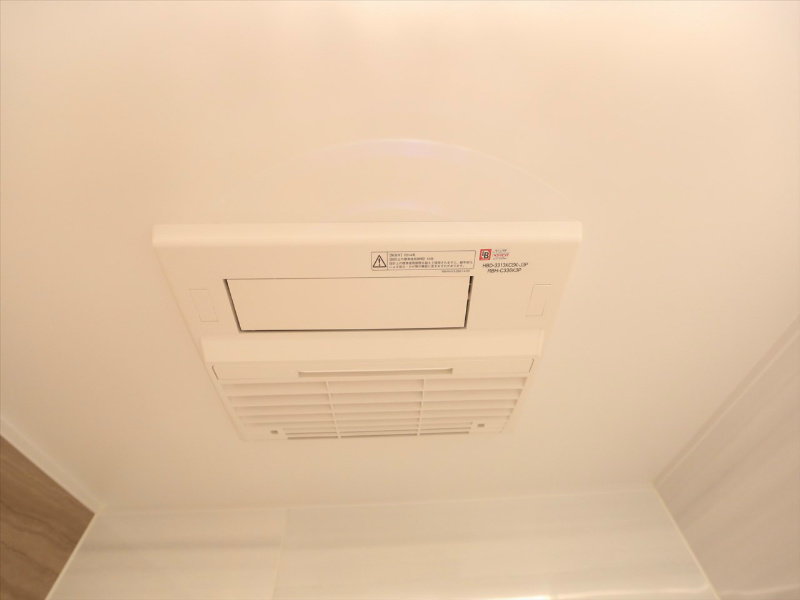 その他設備　浴室暖房乾燥機付き