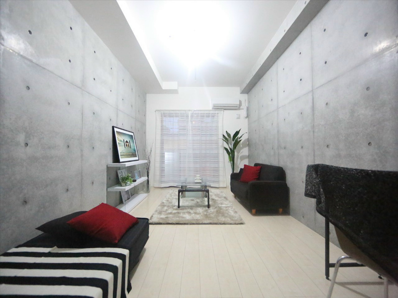 居室・リビング　洋室10.5帖　エアコン完備　南面バルコニー