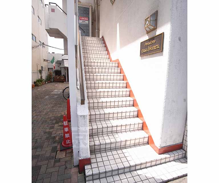 その他共有部分　オシャレな階段です。