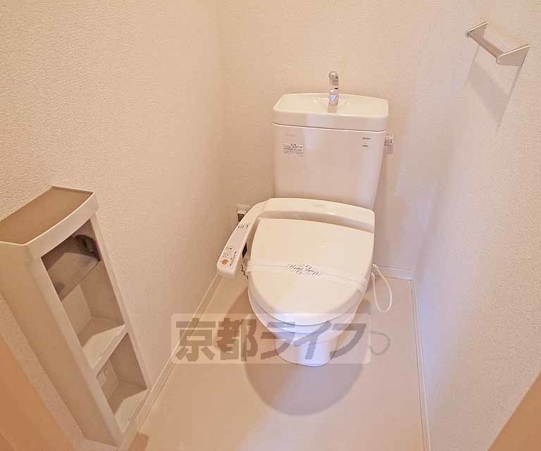 トイレ　ウォシュレット付です。