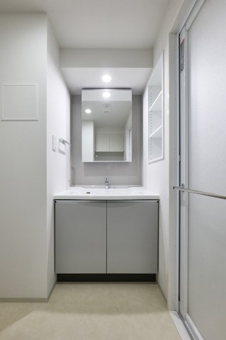 洗面設備　独立洗面台です