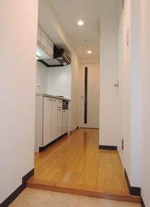 玄関　※参考写真（同物件別部屋です）