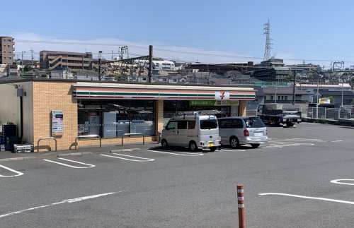 コンビニ　セブンイレブン「横浜本村南店」（コンビニ）まで745m