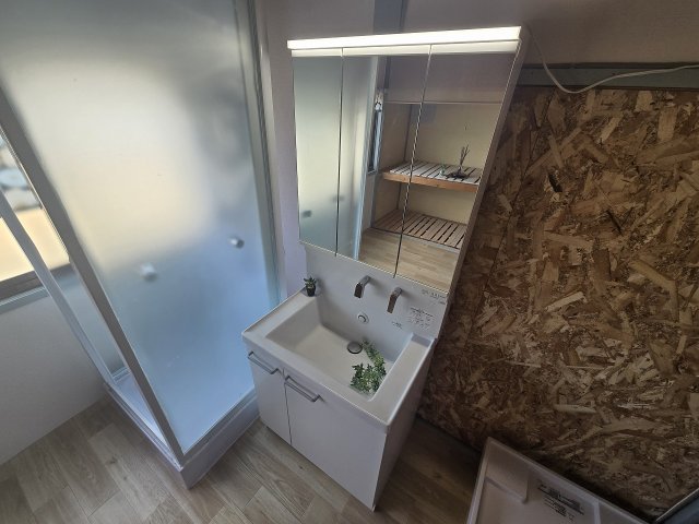 洗面設備　ゆったりとスペースのある洗面所