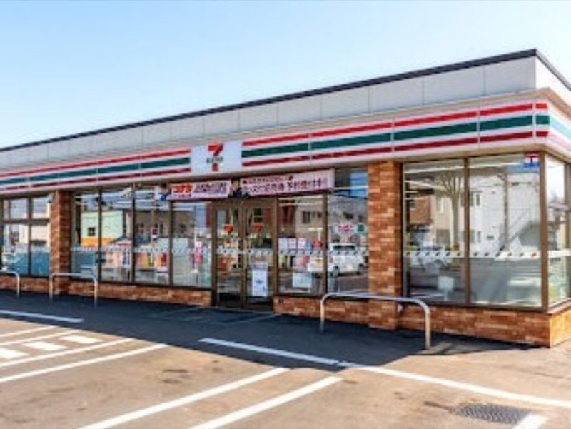 コンビニ　セブンイレブン札幌福住中央通店（コンビニ）まで585m