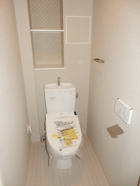 トイレ　しっかり棚もあるトイレ