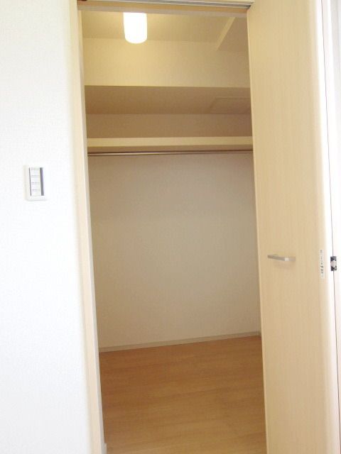 収納　★奥行きのあるウォークインクローゼットで荷物がたっぷり入り…