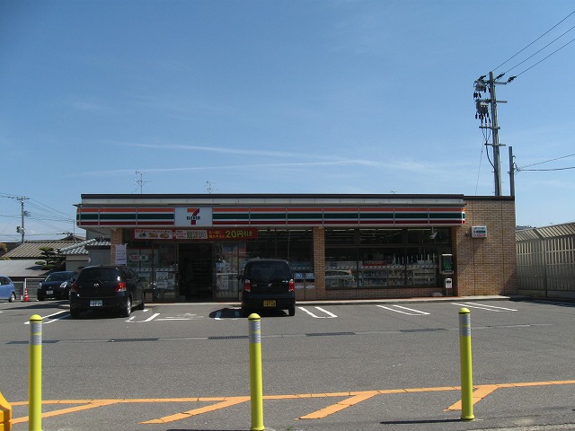 コンビニ　セブンイレブン（コンビニ）まで550m