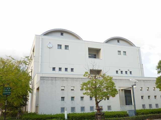 中学校　西宮市立　西宮浜義務教育学校（中学校）まで556m