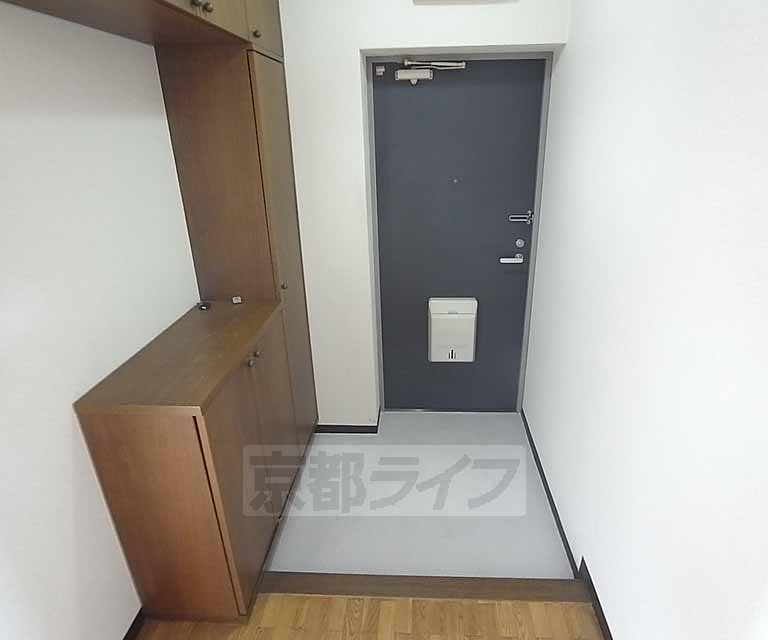 玄関　段差の低い玄関です。