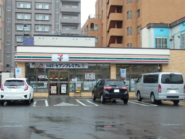 コンビニ　セブンイレブン（コンビニ）まで193m