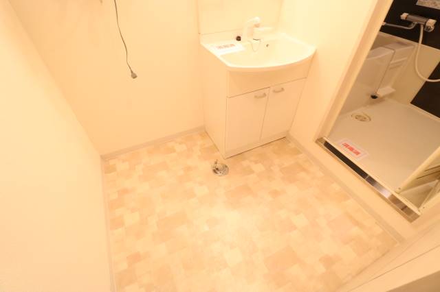 洗面設備　広々脱衣所スペース♪