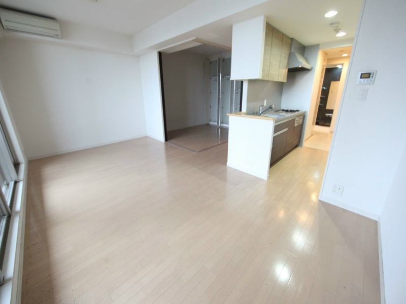 居室・リビング　LDK15.6帖　洋室5帖と繋げても仕切っても使えます