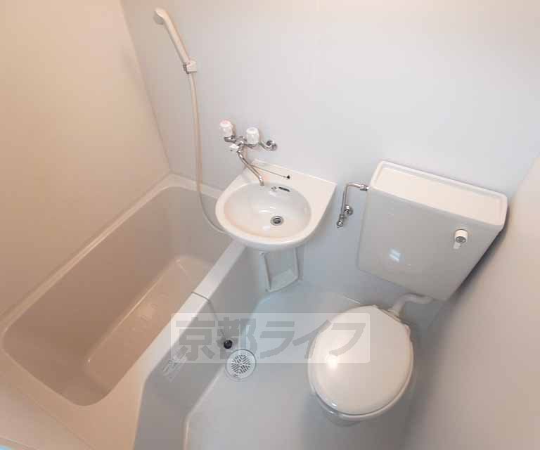 バス・シャワールーム　この価格で、お風呂トイレがついてます。