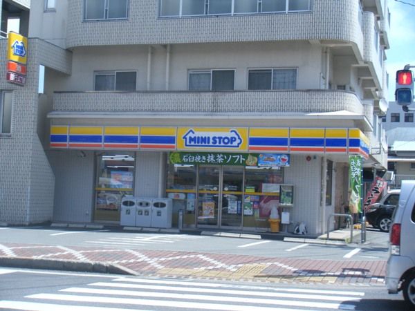 コンビニ　ミニストップ（コンビニ）まで330m