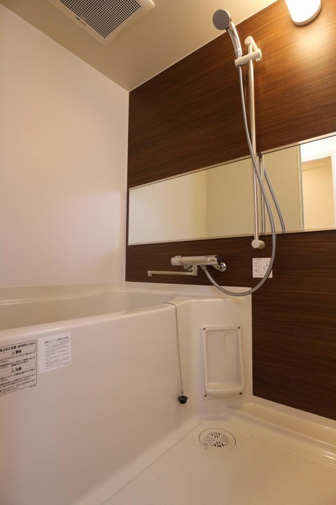 バス・シャワールーム　浴室　※別号室参考写真