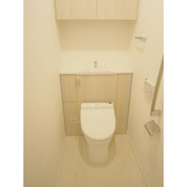 トイレ　＊写真は同タイプ別住戸です。