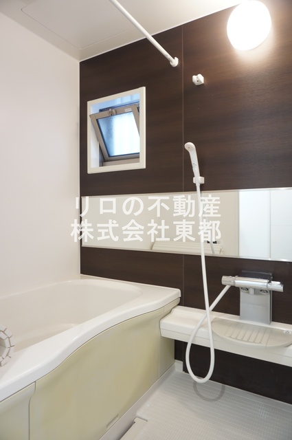 バス・シャワールーム　バスルームは沸かし直せる追焚機能付なので経済的です！