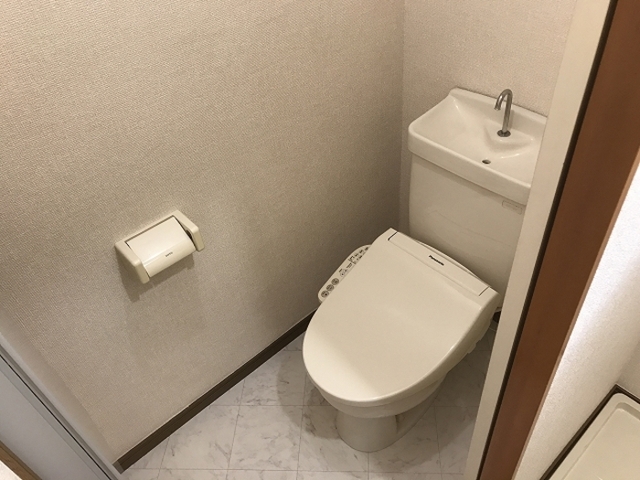 トイレ　温水洗浄暖房便座