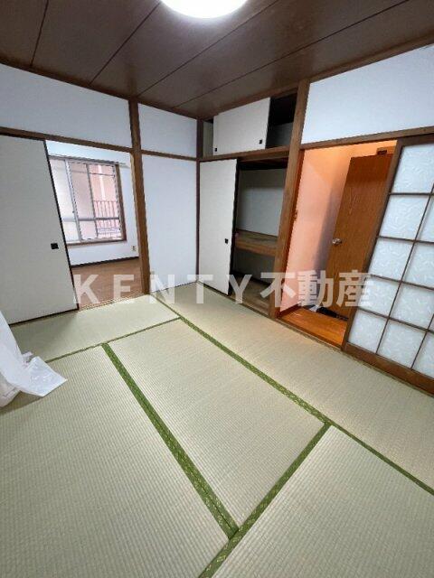 居室・リビング　来客時にも便利な和室付き