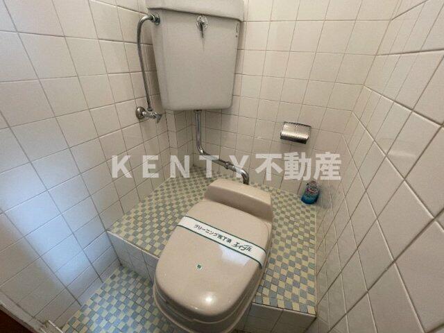 トイレ　落ち着いた色調のトイレです
