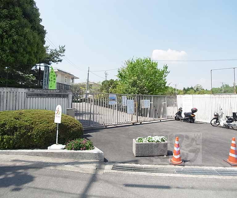 小学校　第六向陽小学校（小学校）まで870m