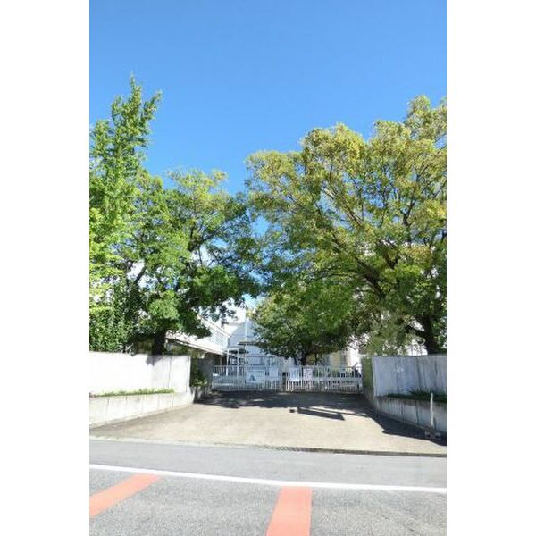 その他　【小学校】豊田市立衣丘小学校まで296m