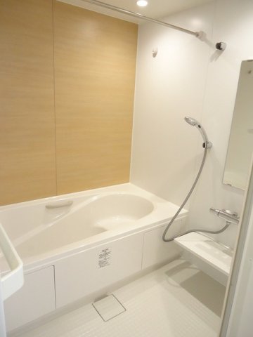 バス・シャワールーム　コンパクトで使いやすいお風呂です