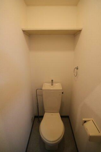 トイレ　バストイレ別。