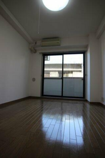 居室・リビング　6.5帖の洋室。