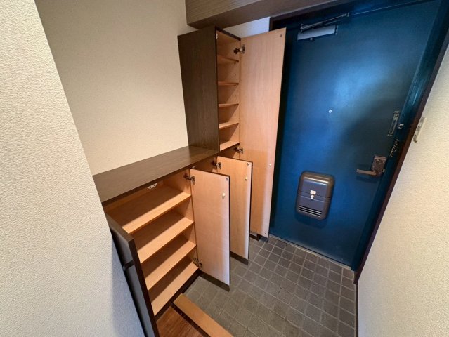 玄関　愛知和光ビル