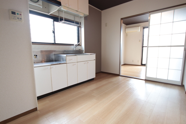 居室・リビング　角部屋のため窓あり★