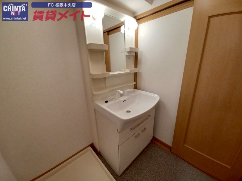 洗面設備　反転タイプ参考写真