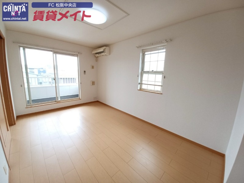 居室・リビング　反転タイプ参考写真