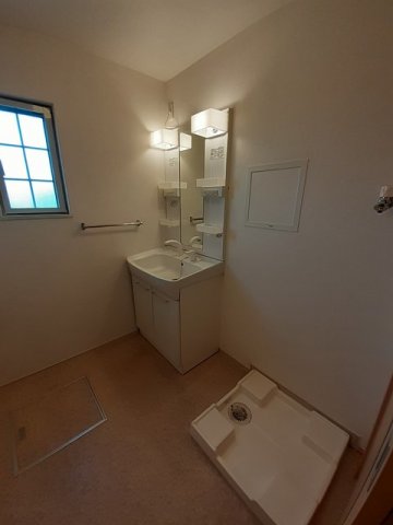 洗面設備　使いやすい洗面所です