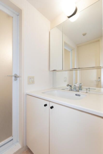 洗面設備　コンパクトで使いやすい洗面所