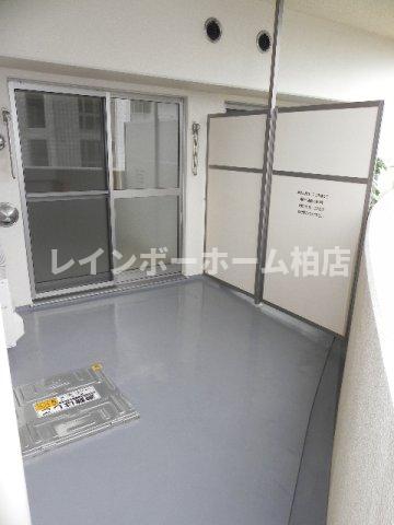 バルコニー　暖かな日差しのふりそそぐバルコニー