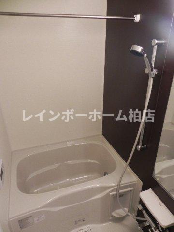 バス・シャワールーム　コンパクトで使いやすいお風呂です