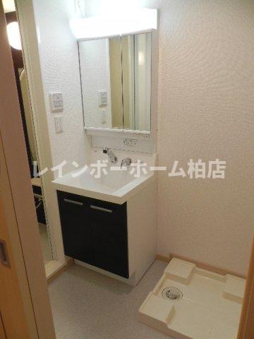 洗面設備　脱衣スペースもあります
