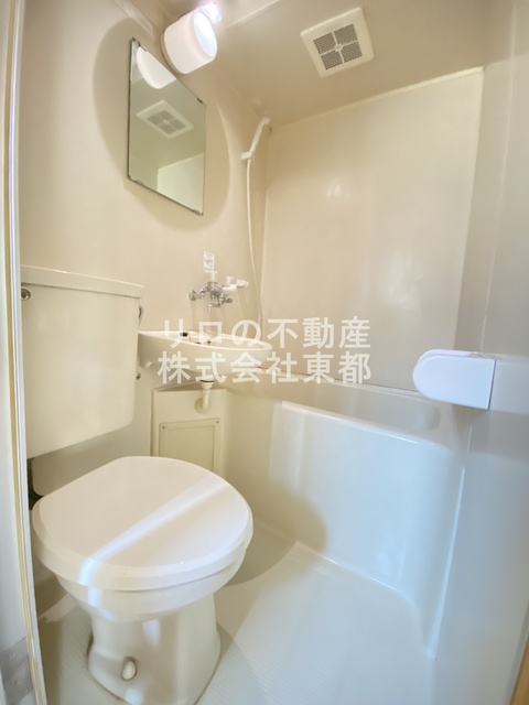 トイレ　白基調で清潔感のあるトイレです♪