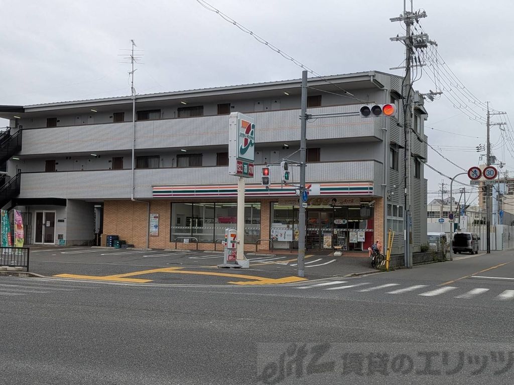 コンビニ　セブンイレブン吹田川岸町店（コンビニ）まで530m