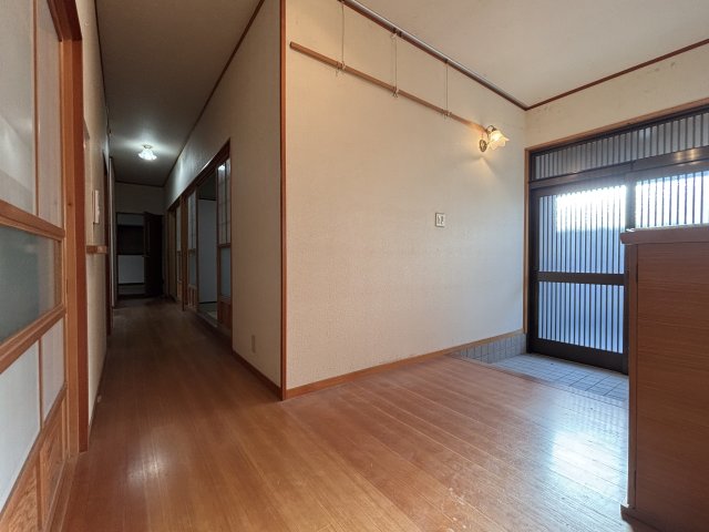 居室・リビング　こちらの居間で趣味の時間をお楽しみください