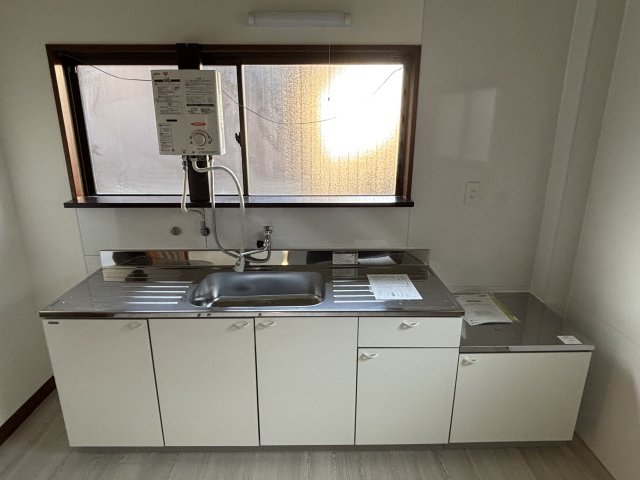 キッチン　コンパクトなキッチンで掃除もラクラク