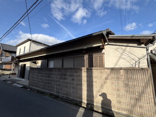 エントランス　落ち着いたエントランスです