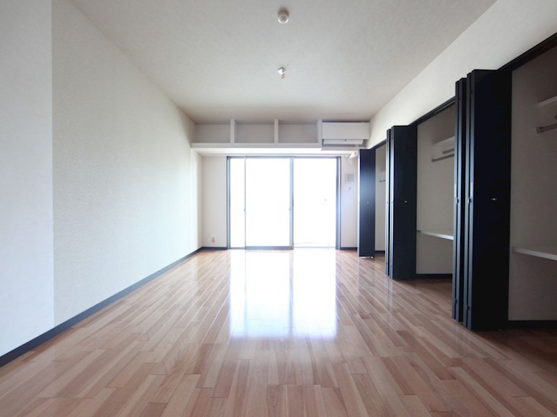 バルコニー　ＬＤＫ18.3帖　エアコン付　クローゼット付　南面バルコニー