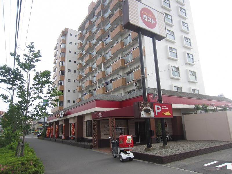 飲食店　ガスト（飲食店）まで987m